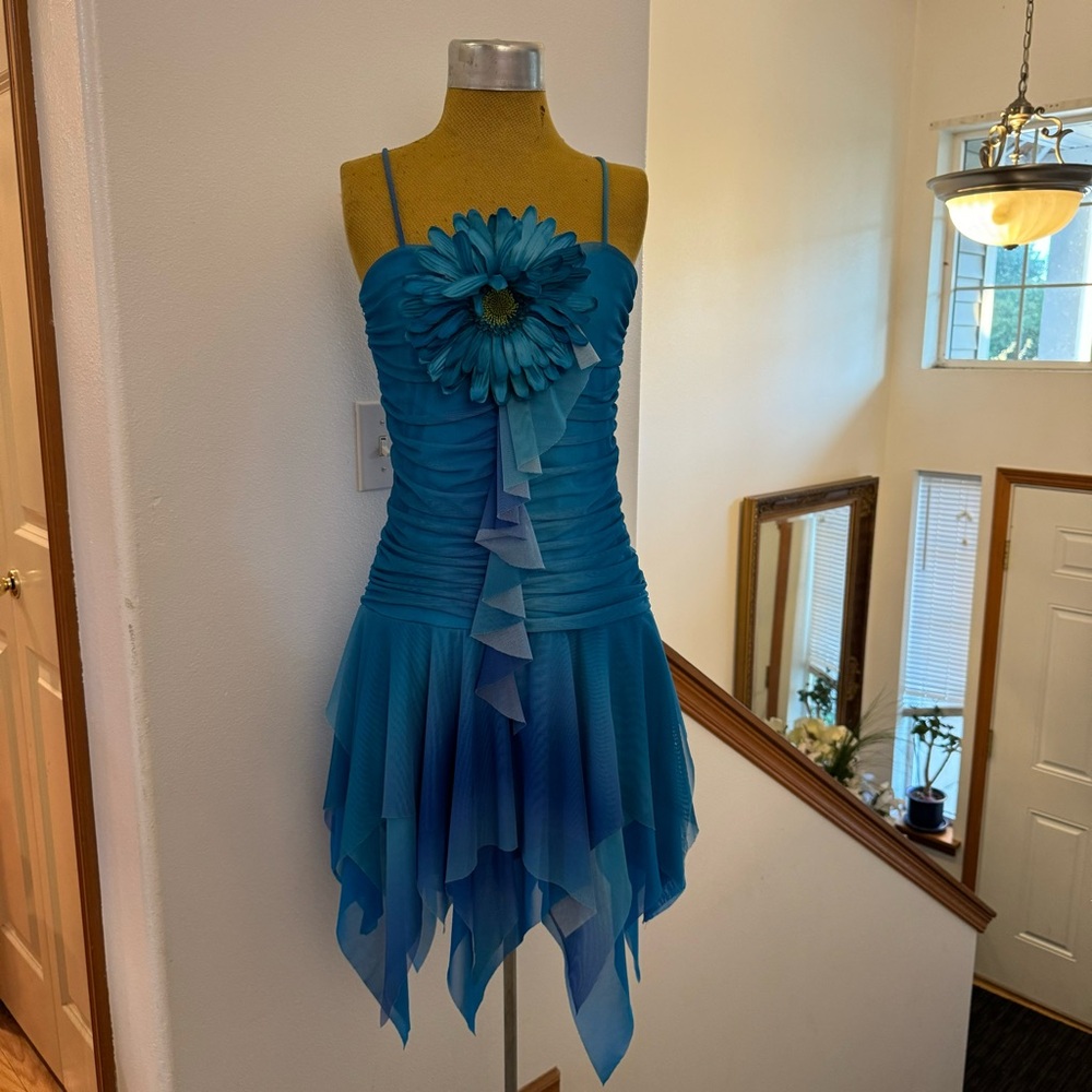 Tag1080 dance dress for young girls size XL  the flower was pinned on a pin